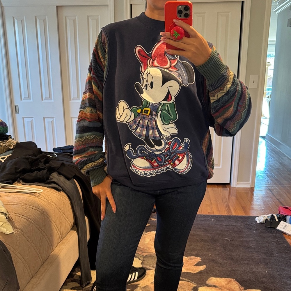 Defective Garments Minnie Mouse Sweater 1/1